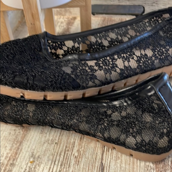 Black Textured Flats with Rounded Toe - Picture 6 of 10